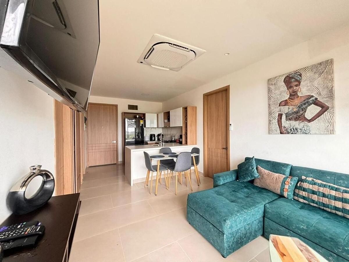 Con Piscina, Playa Y Cerca Aeropuerto De Apartment
