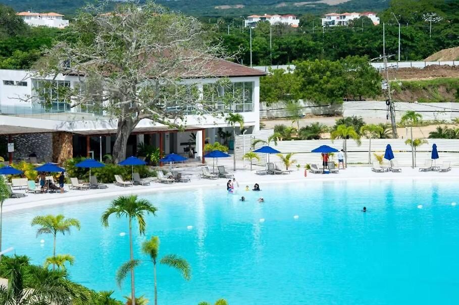Con Piscina, Playa Y Cerca Aeropuerto De Apartment