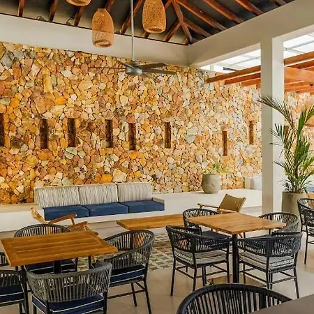 Apartamento Con Piscina, Playa Y Cerca Aeropuerto De