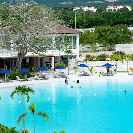 Con Piscina, Playa Y Cerca Aeropuerto De Apartment