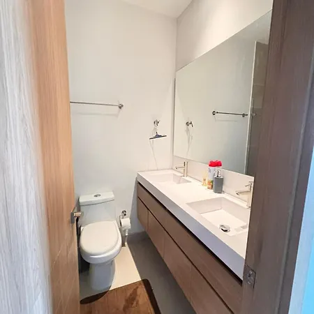 Apartamento Con Piscina, Playa Y Cerca Aeropuerto De *