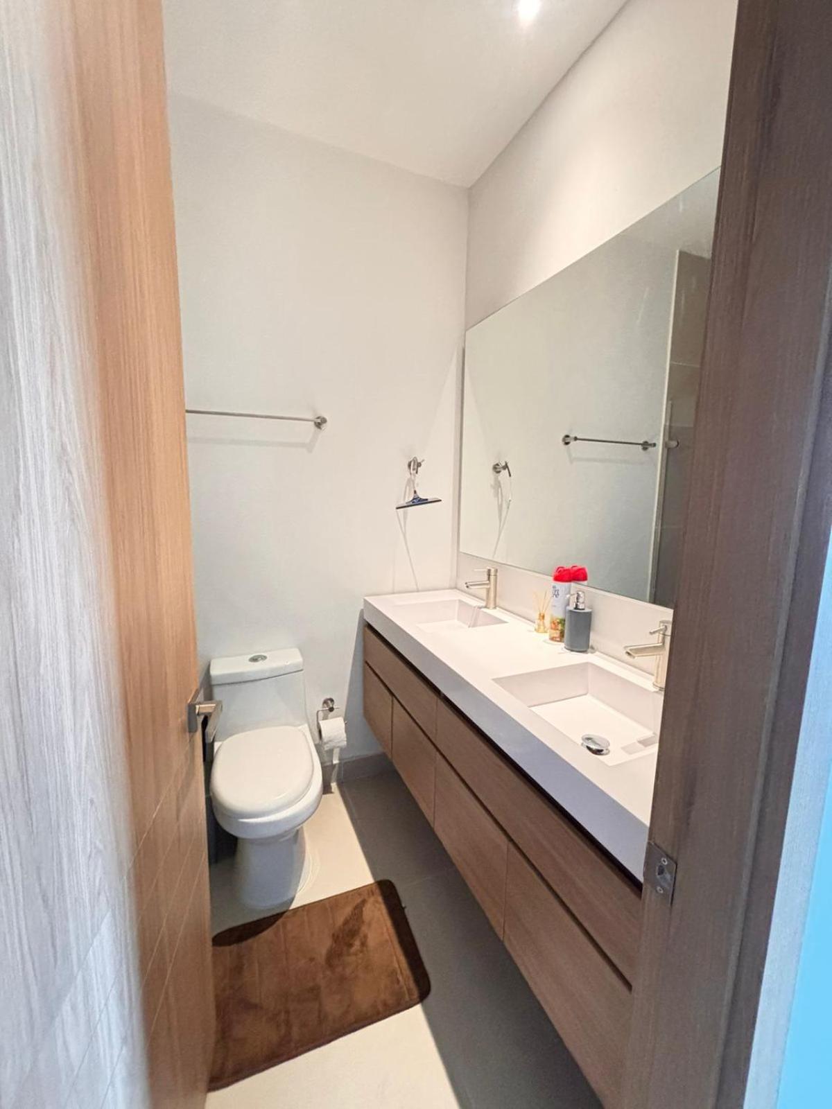 Apartment Con Piscina, Playa Y Cerca Aeropuerto De *